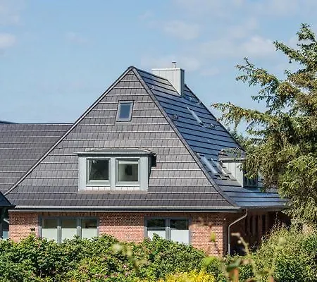 Strandlaeufer-landhaus-tadsen * Westerland